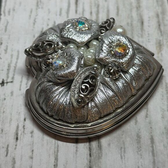 Brighton Compact Mirror Silver Heart with Flowers Beaded Faux Pearls - Picture 4 of 5